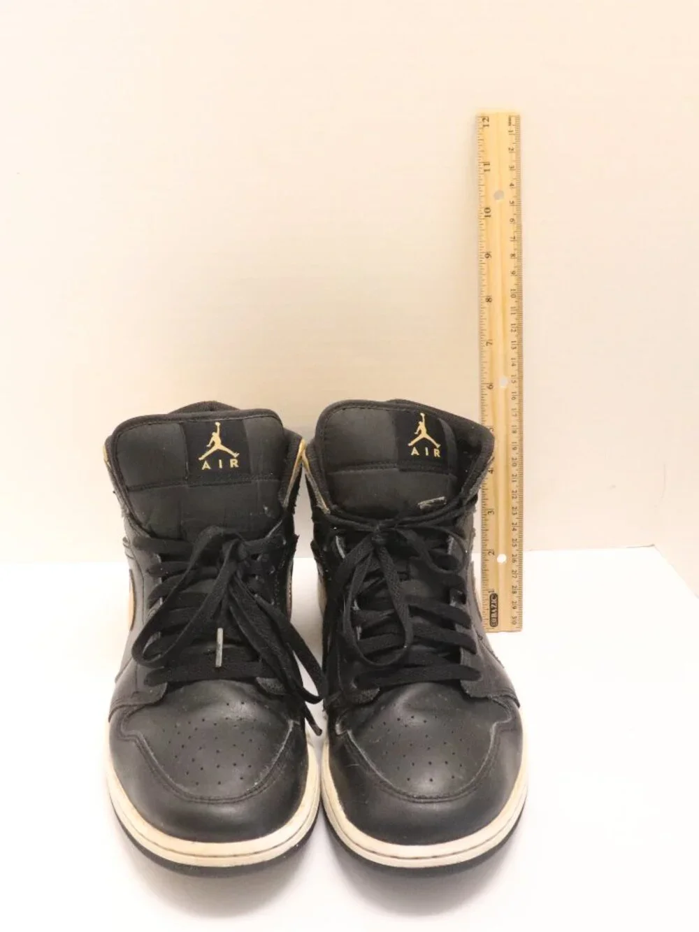 Nike Air Jordan Men's  Top Sneakers Black Gold Size 10 • Brand: Nike